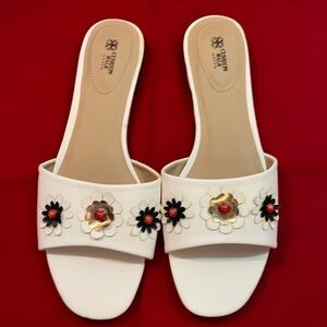 Avon Cushion Walk Slides in Size 11